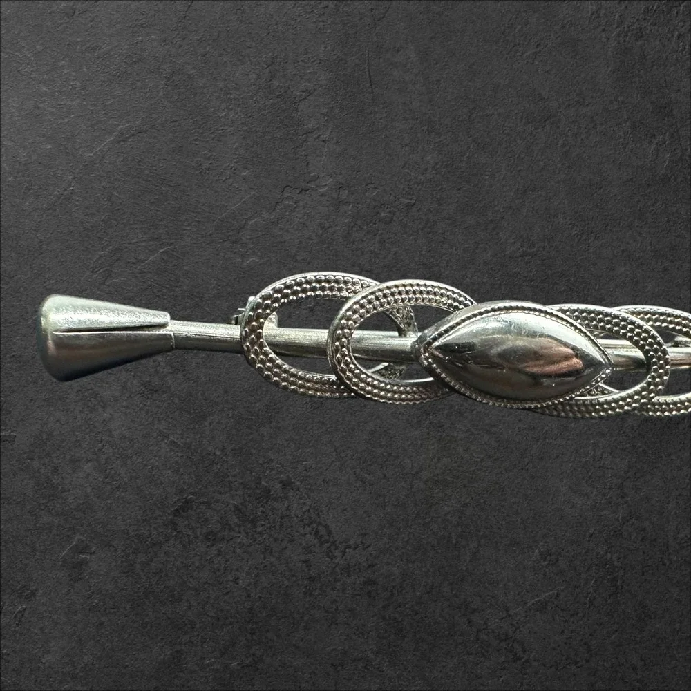 Unmarked Collar‎ Bar Pin Silver Tone Vintage Textured Interlocking
